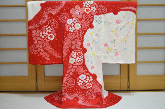 お宮参り 赤ちゃん着物 女の子 産着 初着 本絞り 金彩 本染め 赤白地