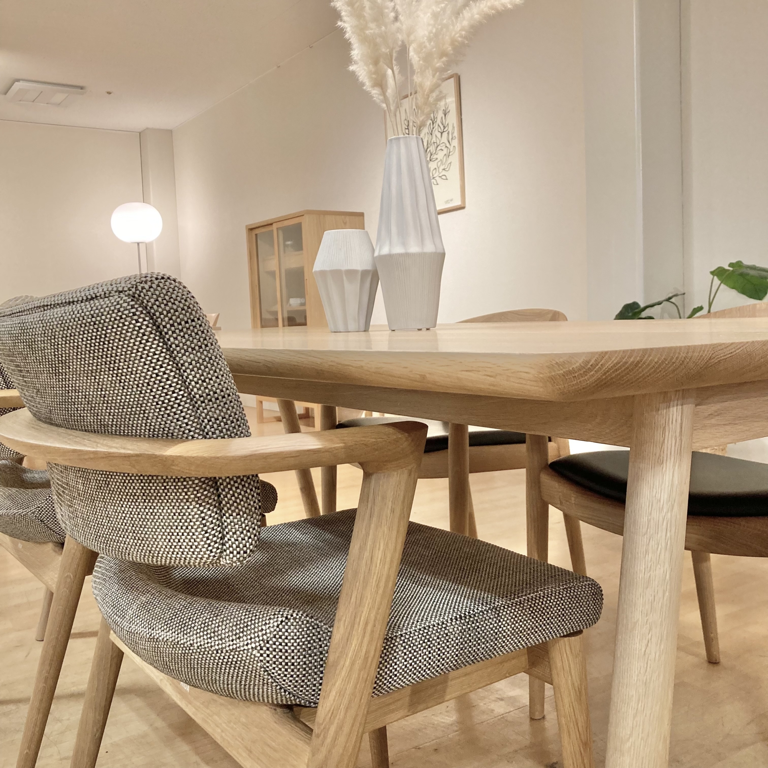 HIDA・ダイニングチェアと匠工芸・ダイニングテーブルの組み合わせのご