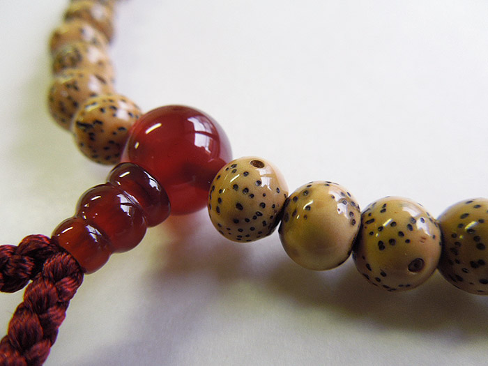 星月菩提樹尺丸片手数珠臙脂二五房瑪瑙仕立 お数珠の安田念珠店へ