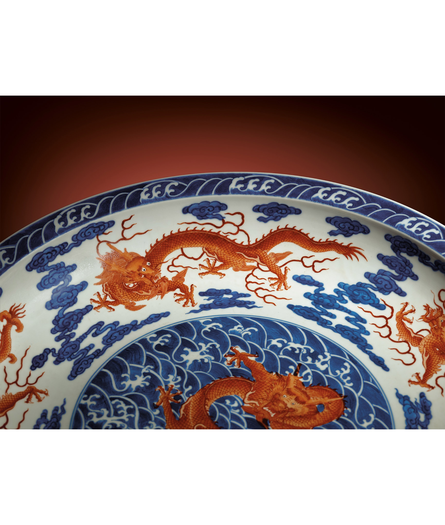 A MAGNIFICENT AND RARE LARGE BLUE AND WHITE IRON-RED DECORATED