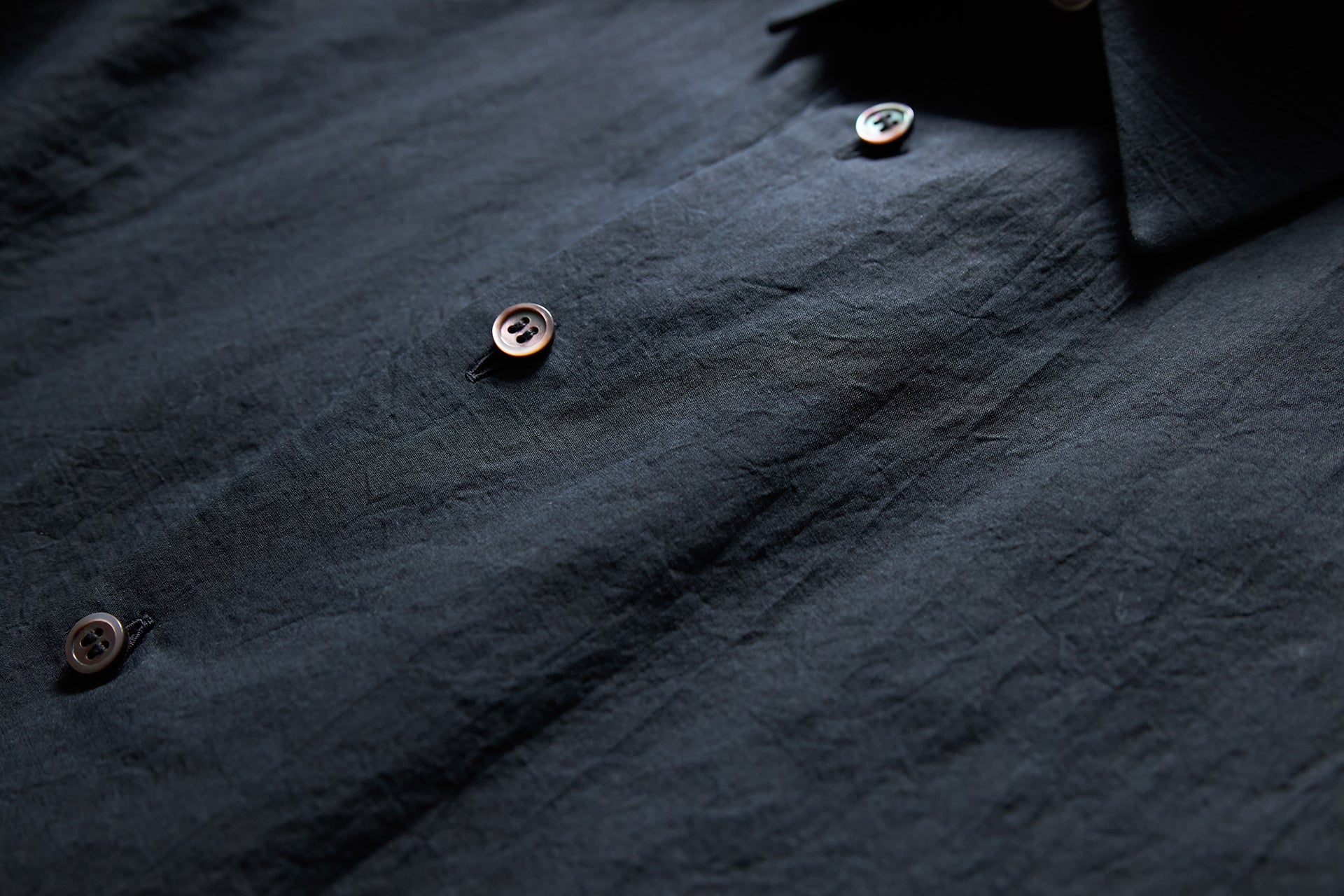 yc41-242 / 塩縮加工コットンリネンシャツ-charcoal navy – 山内