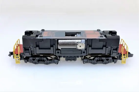 秩父鉄道 デキ200 パレオエクスプレス（赤茶）が入線。MICROACE A2080