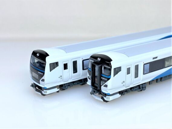 E257系2000番台「踊り子」NA-08編成が入線しました。KATO 10-1613