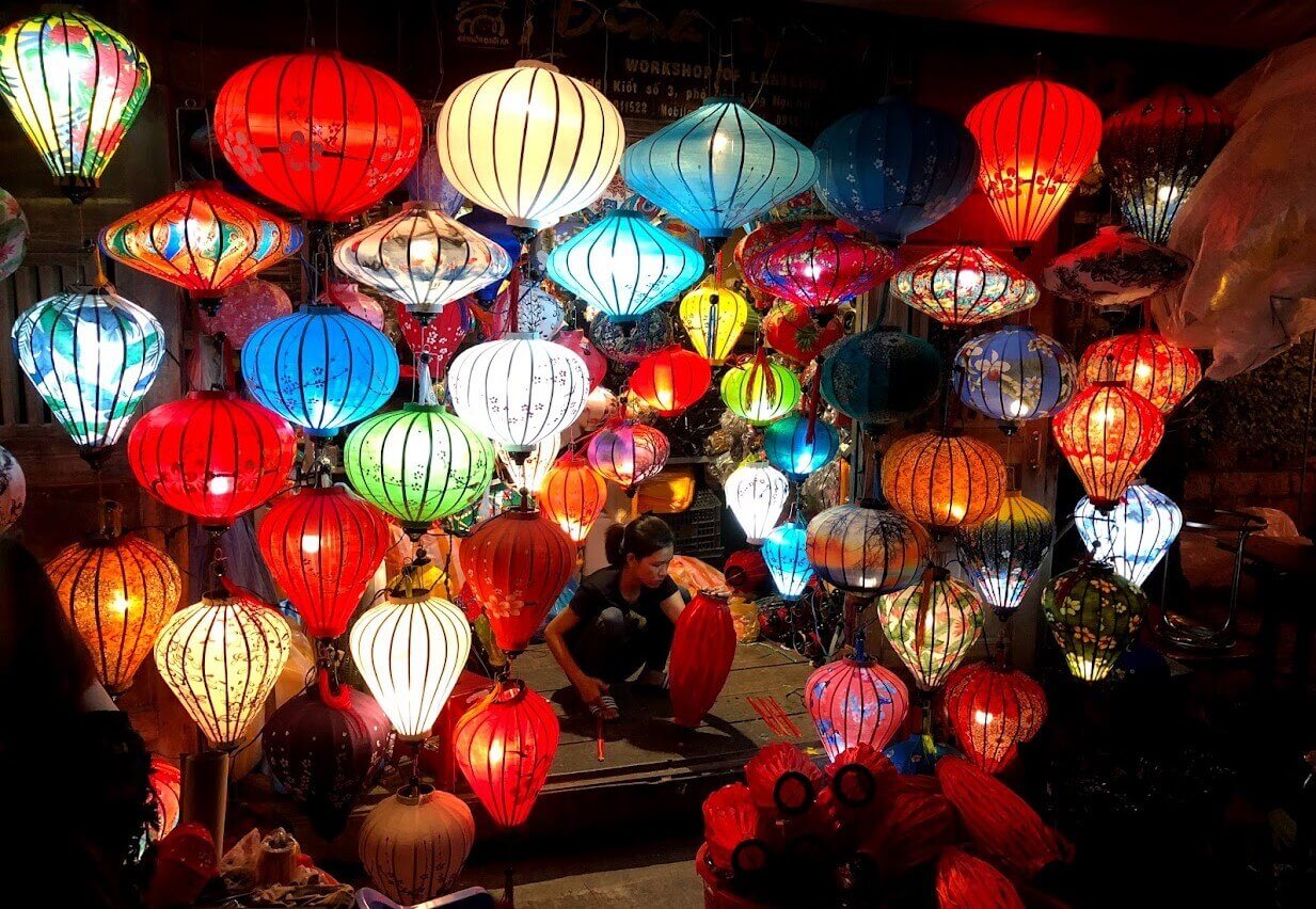 はりたつお 作品名:ホイアンのランタン屋 絵画》はり たつお ホイアン