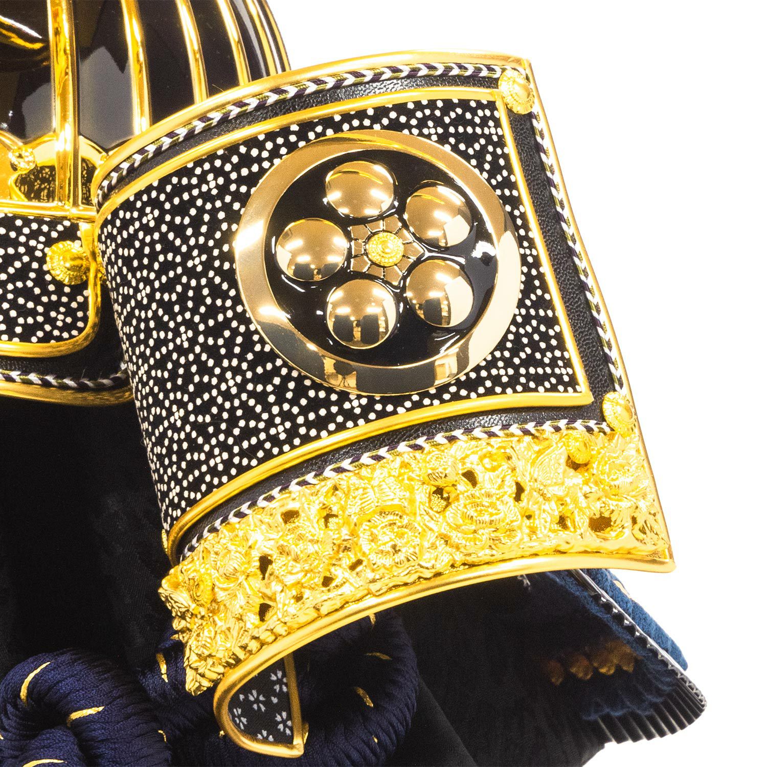 五月人形】紺絲縅 着用兜25号 伊達政宗公収納箱飾り | 雛人形