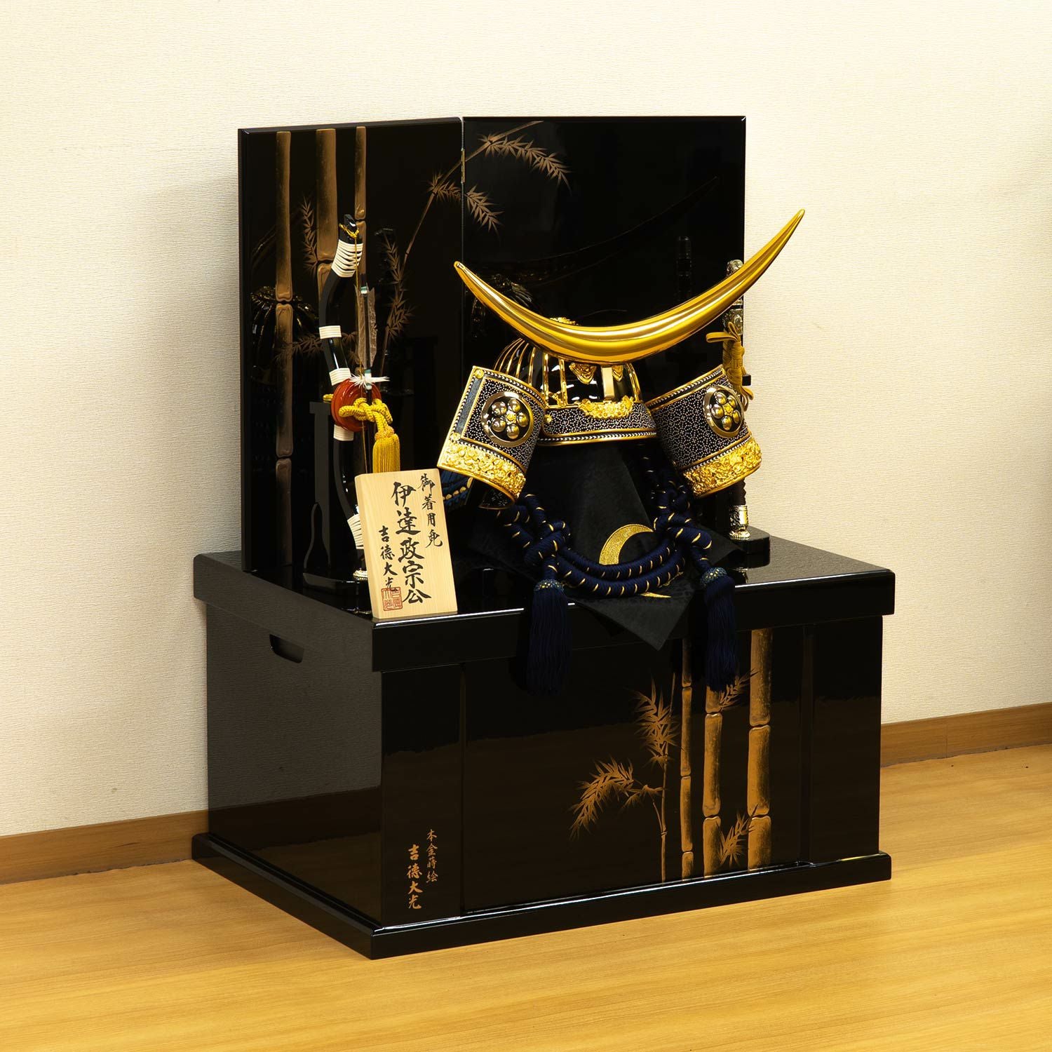 五月人形】紺絲縅 着用兜25号 伊達政宗公収納箱飾り | 雛人形