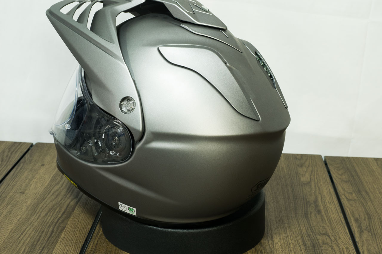 静粛性がスゴい! SHOEIのアドベンチャーヘルメット「ホーネットADV