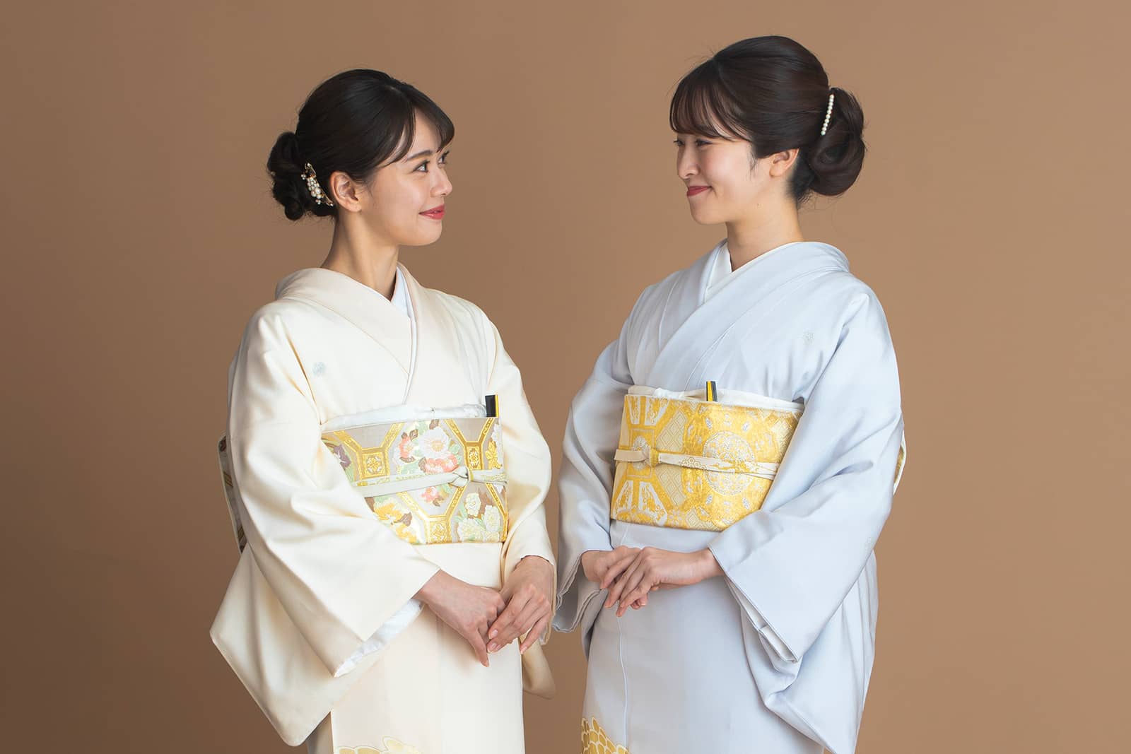 色留袖とはどんなもの？最低限知っておきたい色留袖の基本事項を解説