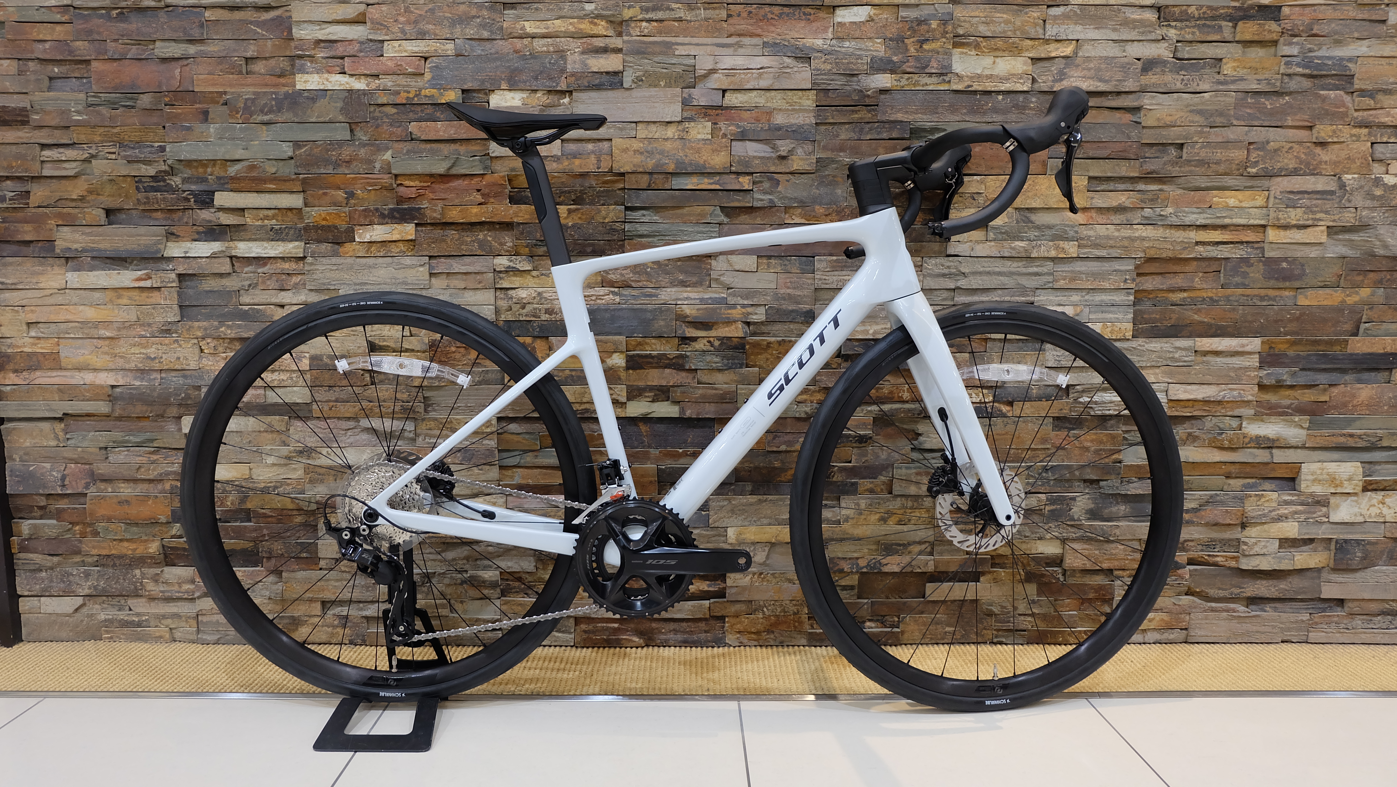 SCOTT ロードバイク Sサイズ ホワイト 歳末セール】「白」と「黒