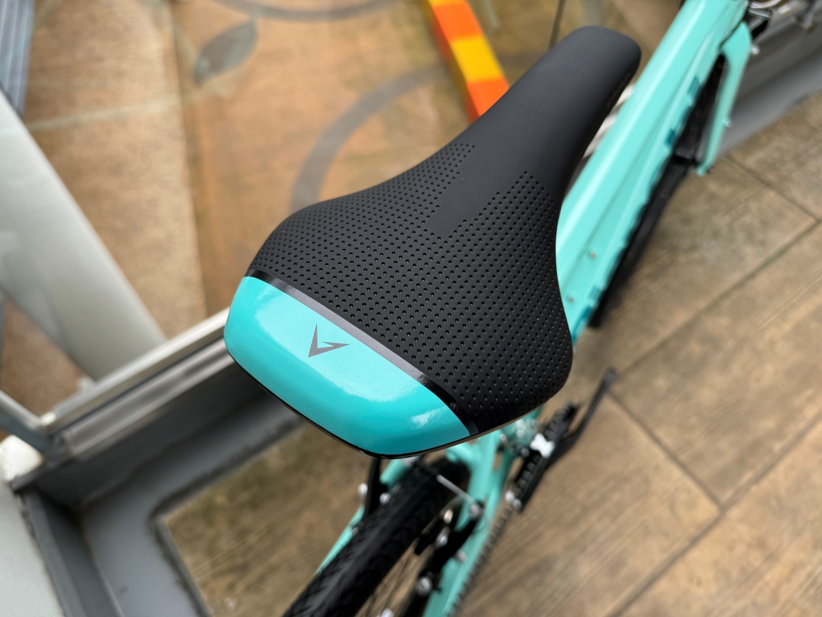 BIANCHI】通勤通学向けの大人気クロスバイクが入荷して参りました