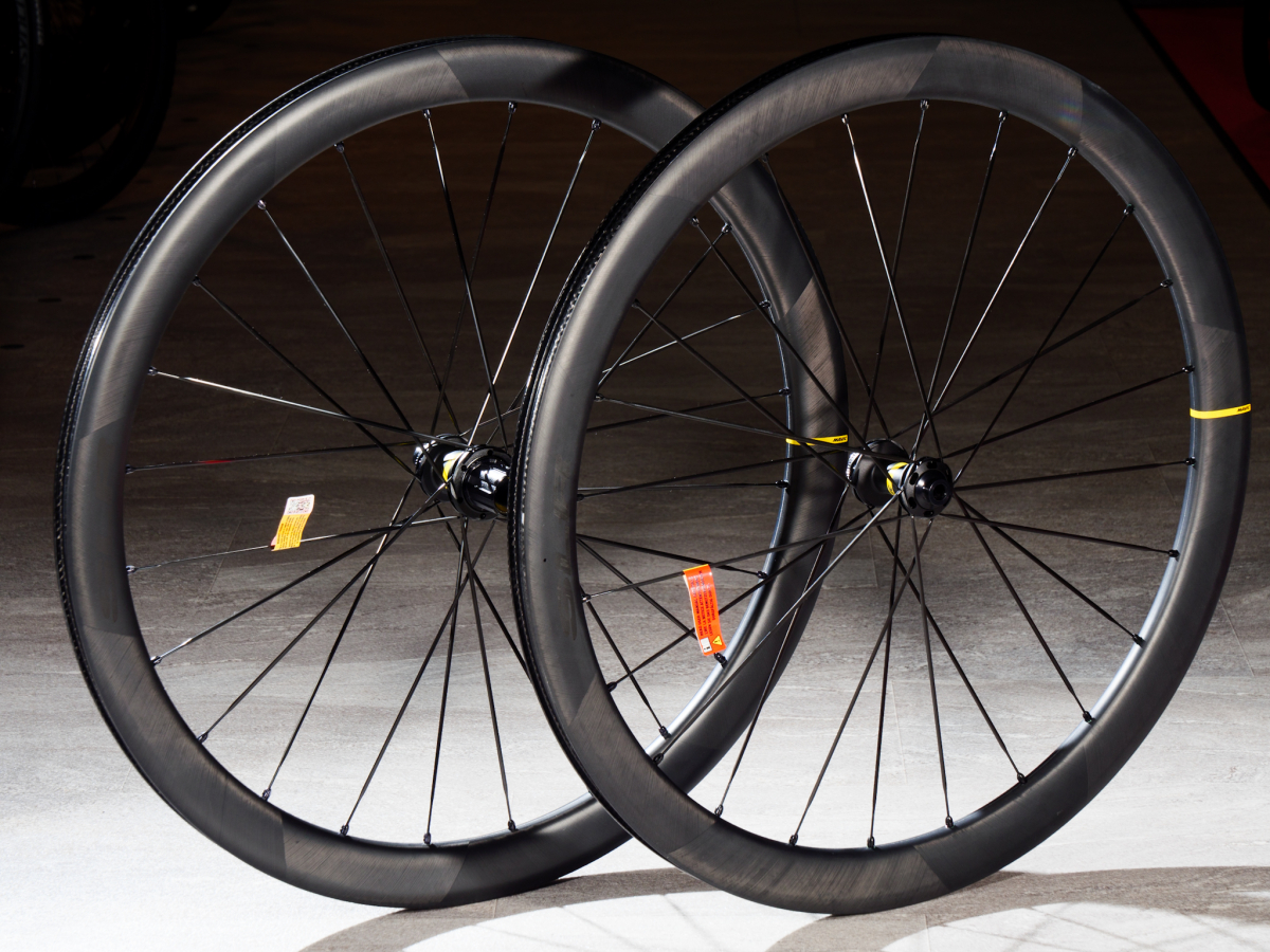 新橋×MAVIC】軽さとエアロ性能を兼ね備えた万能カーボンホイール