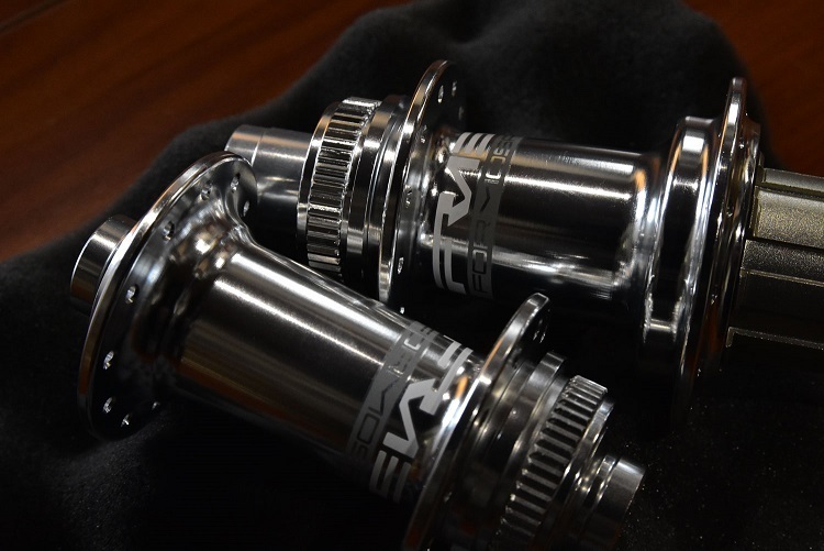 ピカピカなシルバーハブ(ロードディスク): Yurisの日記