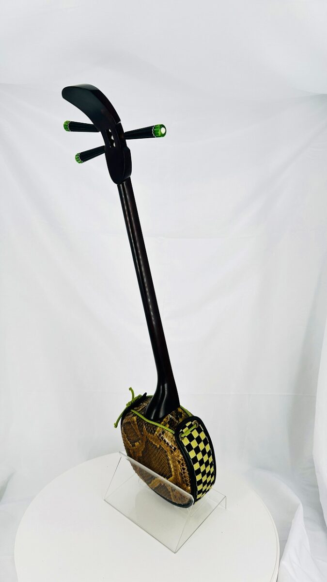 良材 沖縄三線 マカビ型 アフリカ黒木？ 良材 沖縄三線 マカビ型