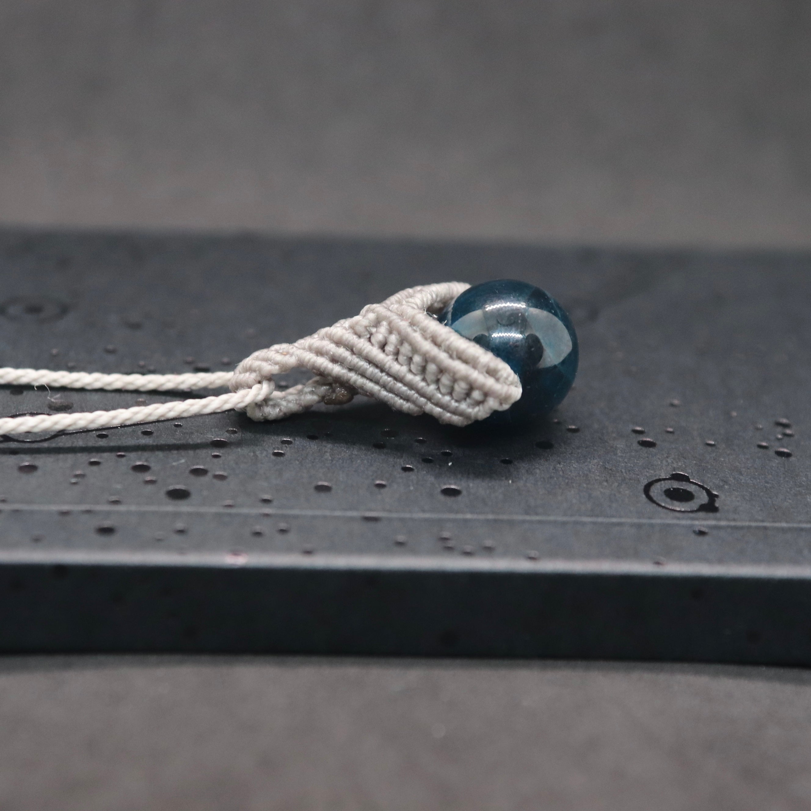 ディープブルーアパタイトマクラメネックレス – 天然石屋 優月堂