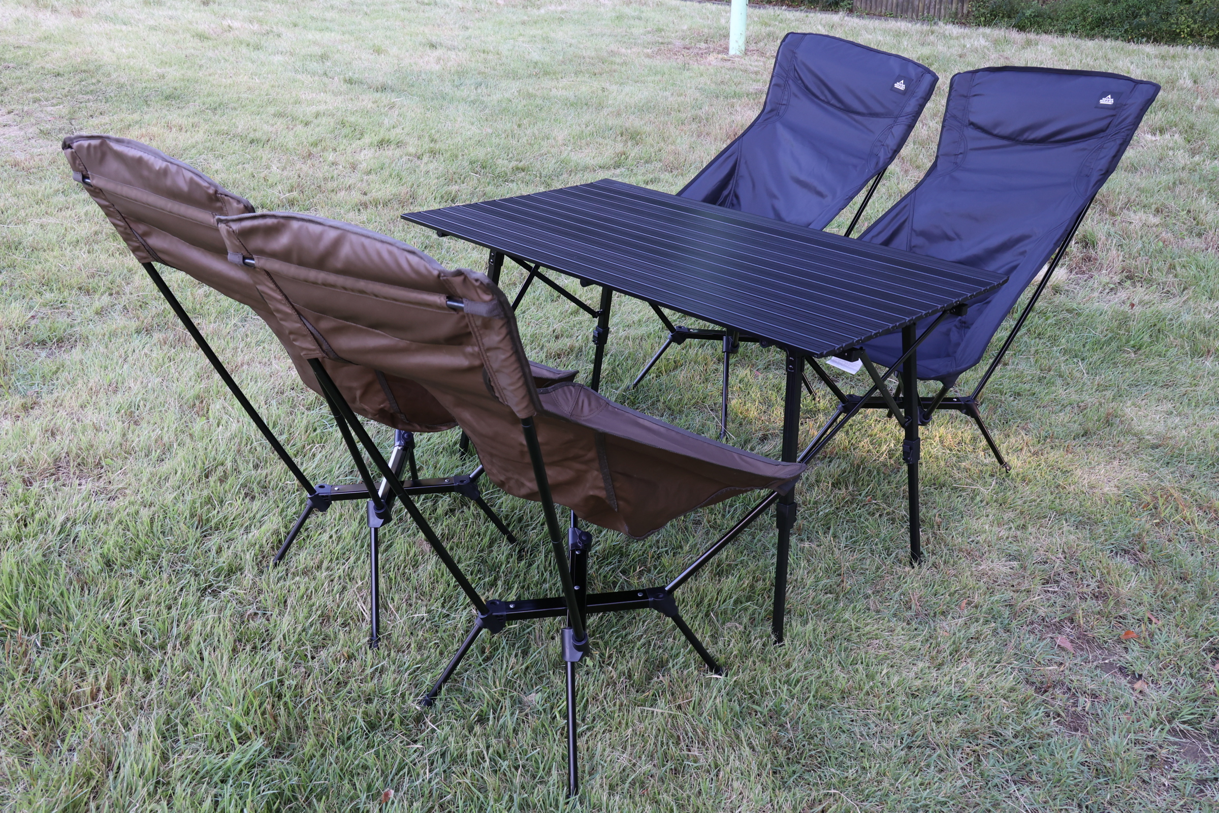 細長い収納のタラスブルバ アルミロールテーブル – 残念キャンプで