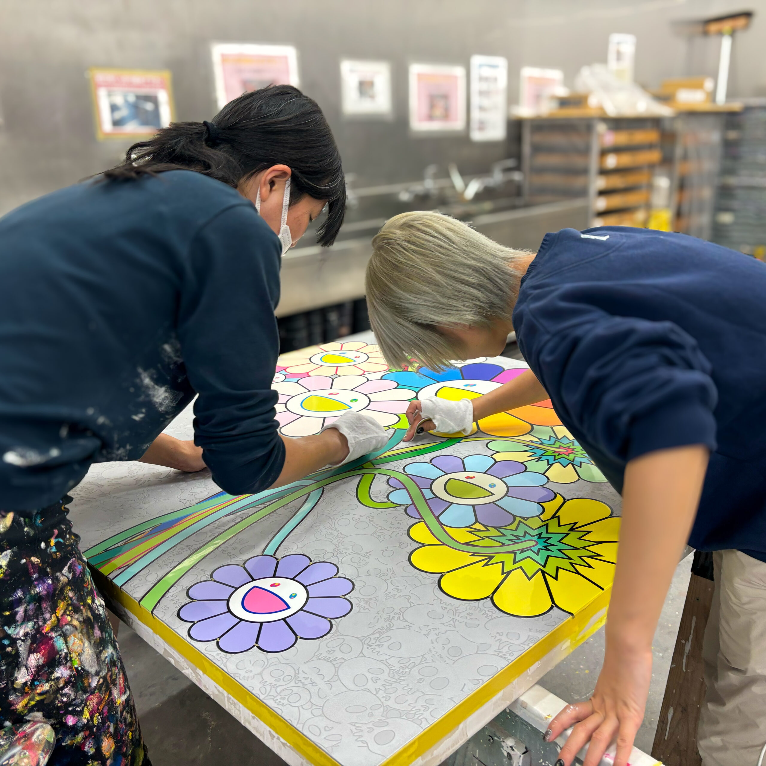 4月30日(水) 12時よりWebショップにて、村上隆直筆サイン入り