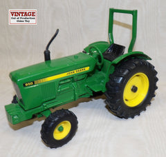 5667DO 1/16 John Deere 6200 MFWD Tractor with ROPS | Action Toys