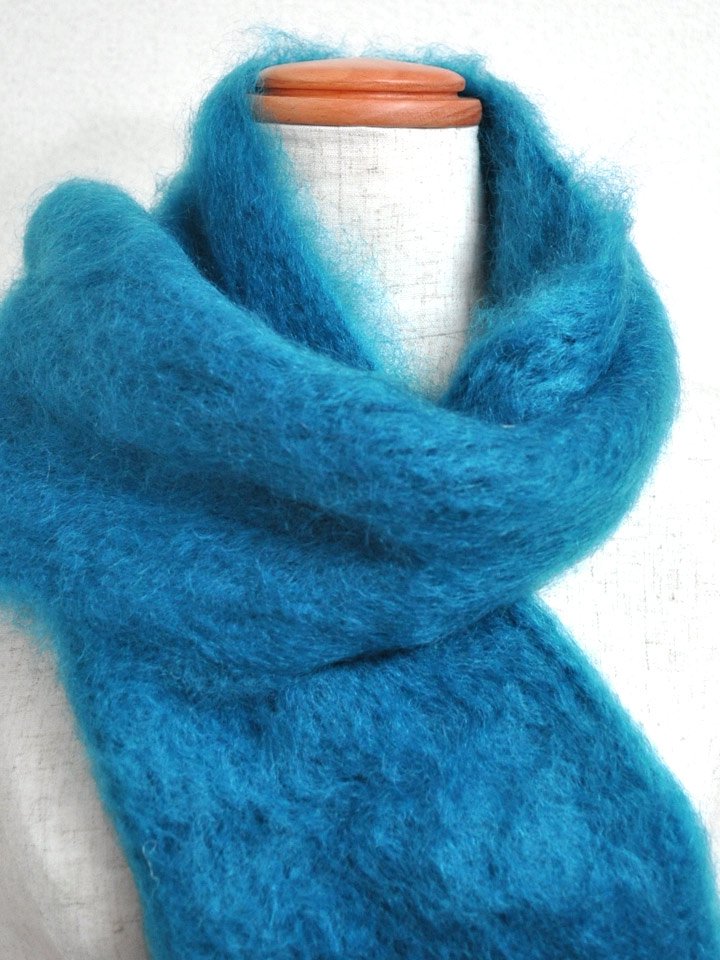 南アフリカのモヘアのマフラー・ターコイズブルー – 梅田洋品店