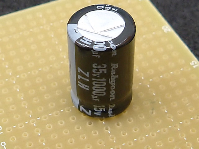 電源用電解コンデンサー1000μF35V105℃ ルビコンZLH: 受動部品 秋月電子