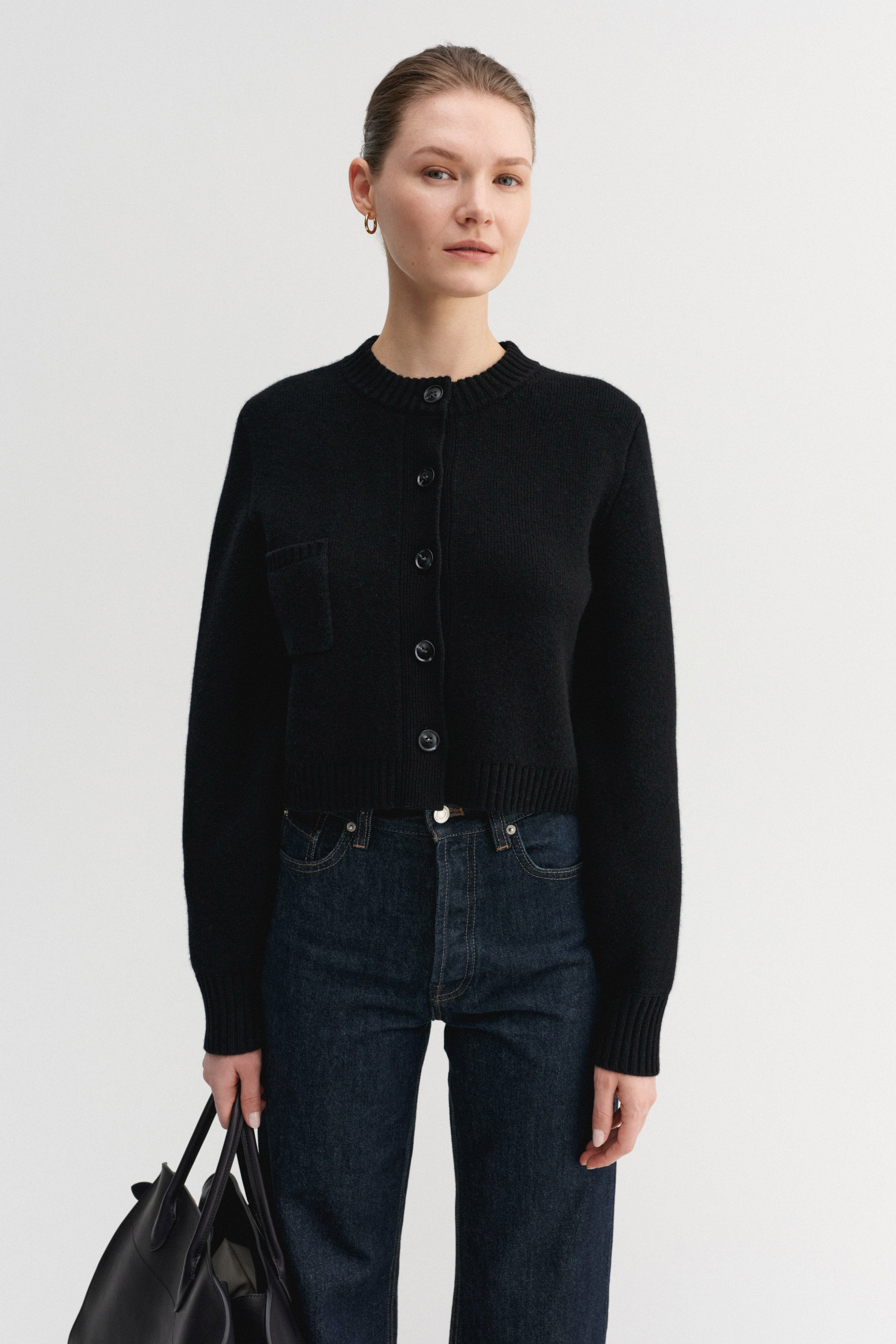 新品] フェイクドキュメンタリーQ 公式アパレル、カーディガン ゾゾゾ