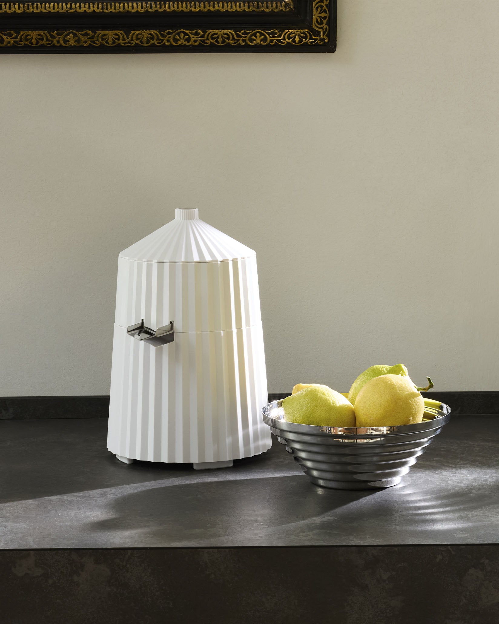 Plissé Electric Citrus-Squeezer - European Plug - By Michele De Lucchi