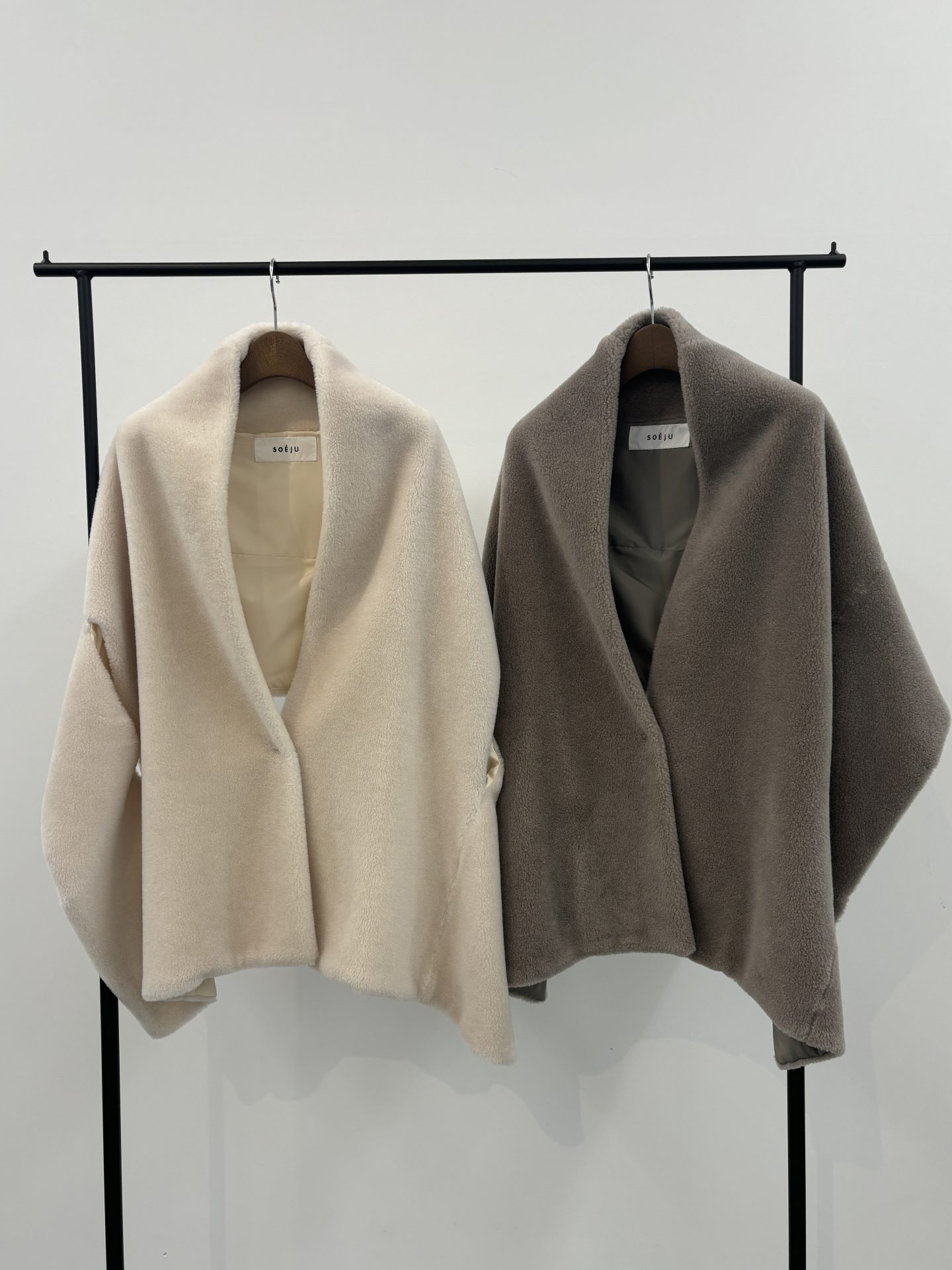 SOEJU ウールボアケープ グレージュ ソージュ】高見えNo.1のボアケープ
