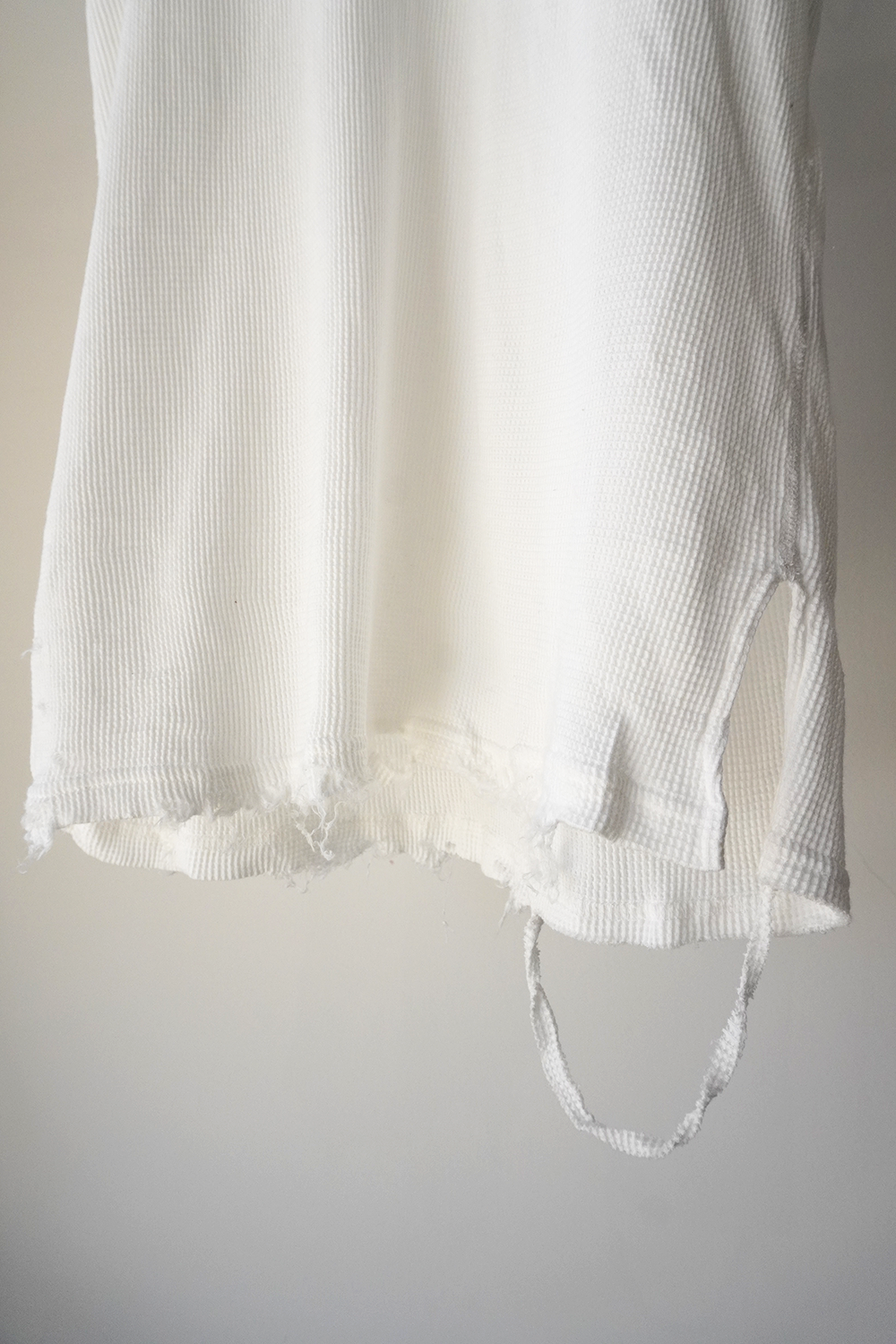 DAMAGE WAFFLE TANKTOP(WHITE) – ANCELLM