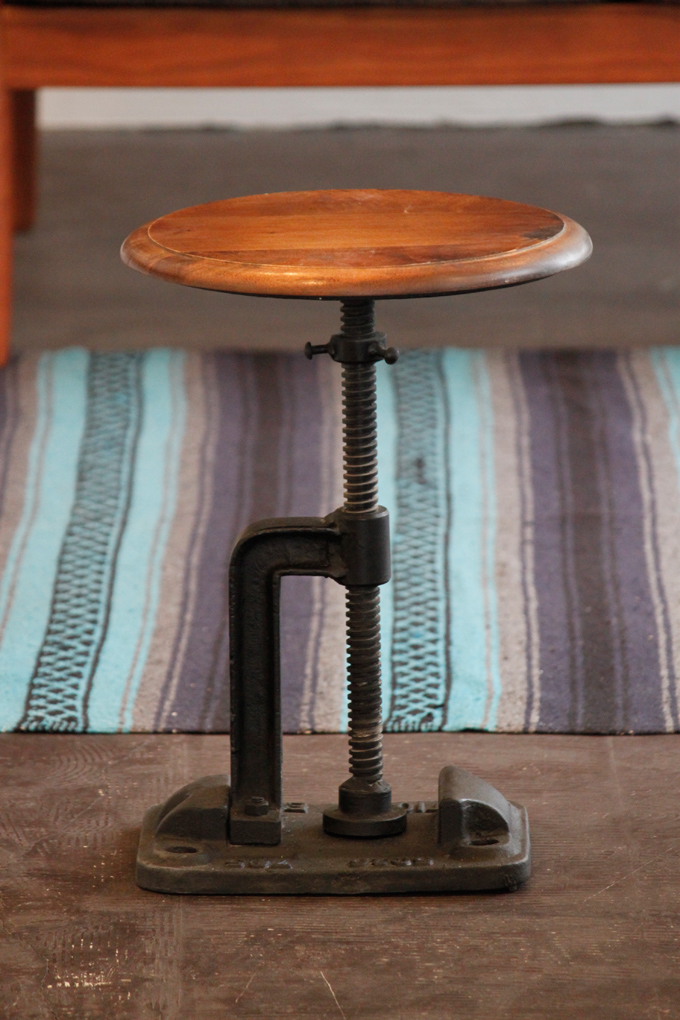 S*y様 5004）円形木製座面のアイアンスツール ヴィンテージ インダスト