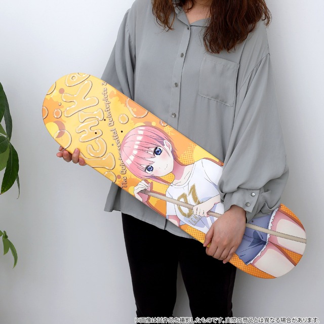 五等分の花嫁」三玖や四葉、中野家の五つ子を大胆デザイン♪ スケート