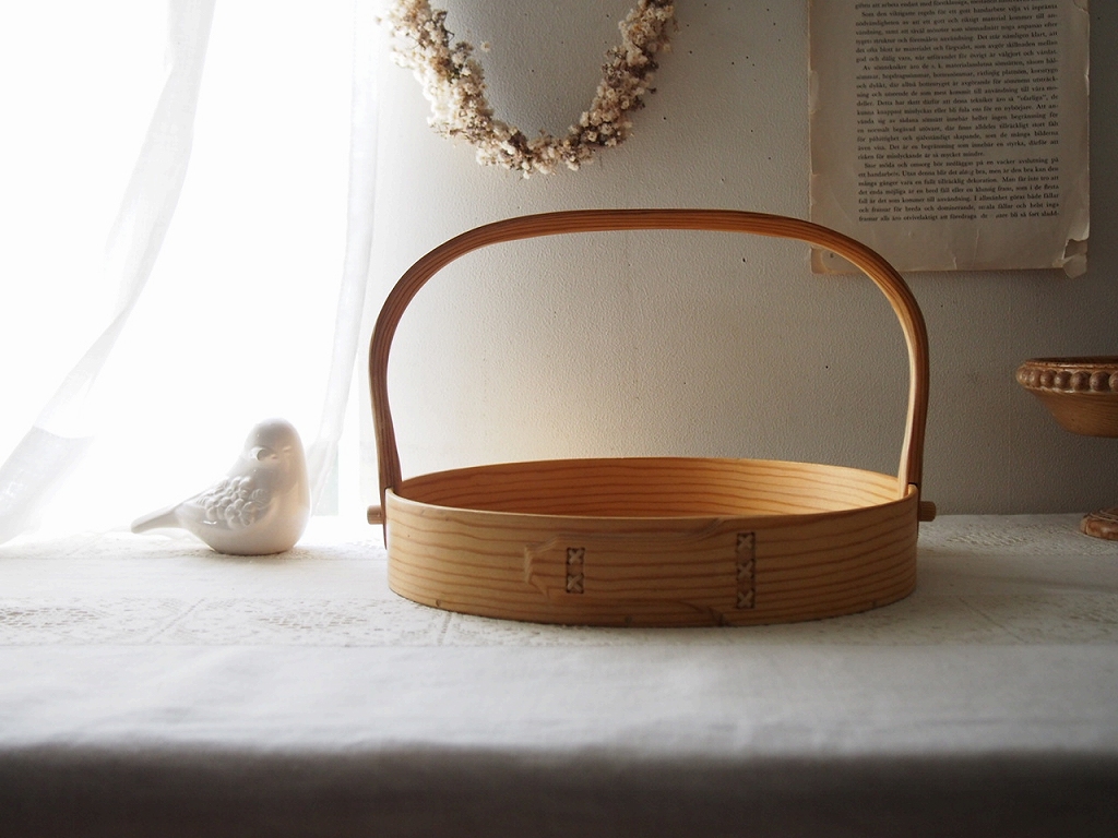 北欧ヴィンテージ雑貨 スウェーデン 曲木のハンドルトレイ - a n t e n n a