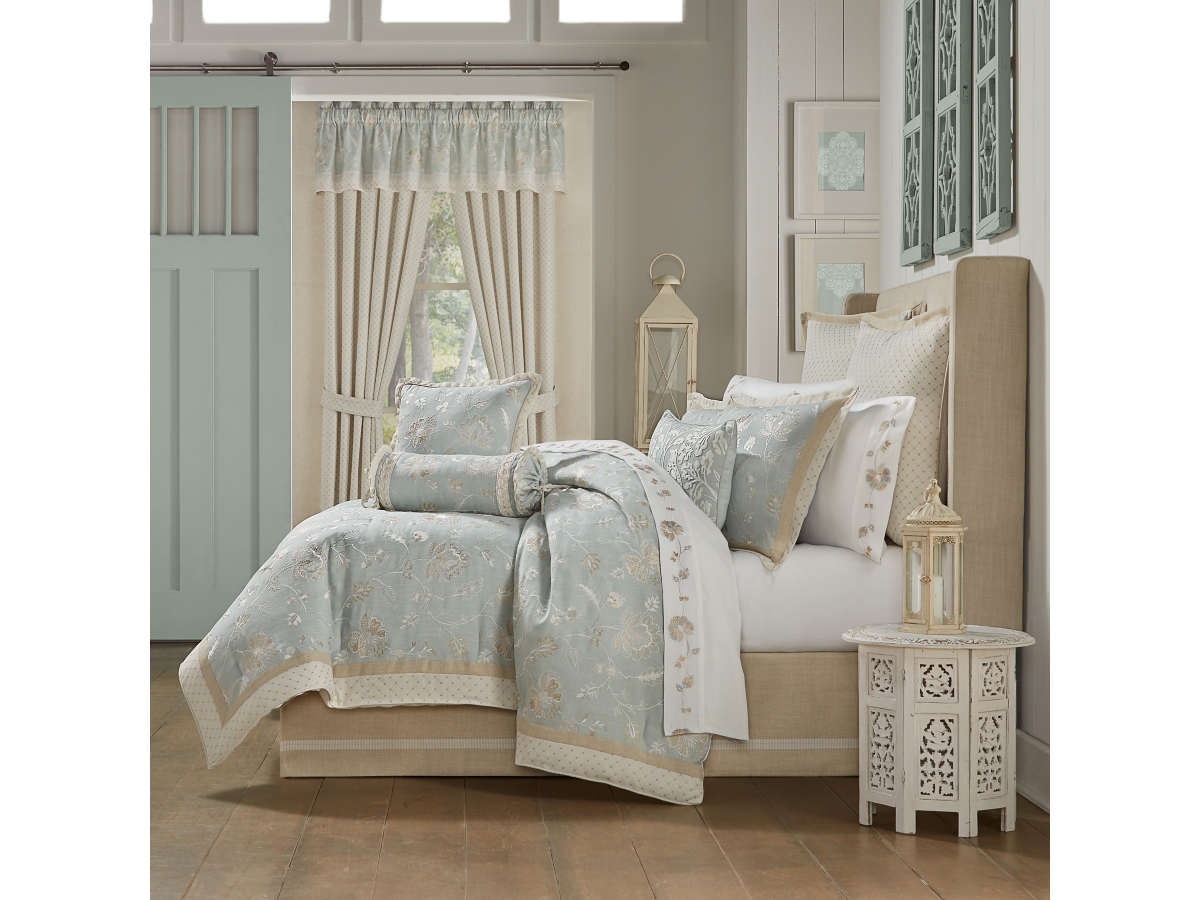 J. Queen New York Garden View 4-Piece Comforter Set | Ashley