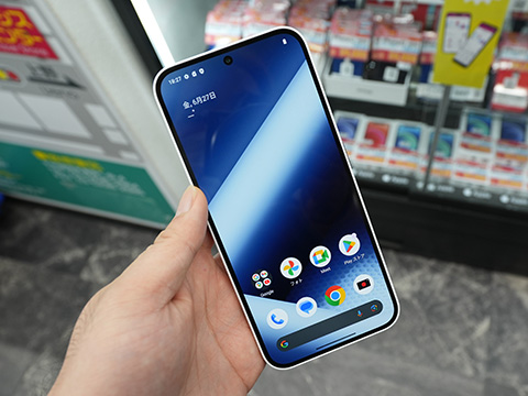 背面が光る6.7インチスマホ「Nothing Phone (2a)」が42,800円！未使用