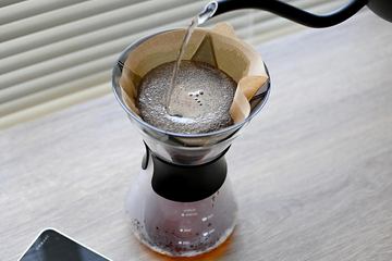 デロンギ、特殊形状の刃でなめらかに仕上げるパワーブレンダー - 家電