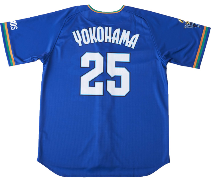 ユニフォームとチケットホルダーがセットになった「70thAnniv