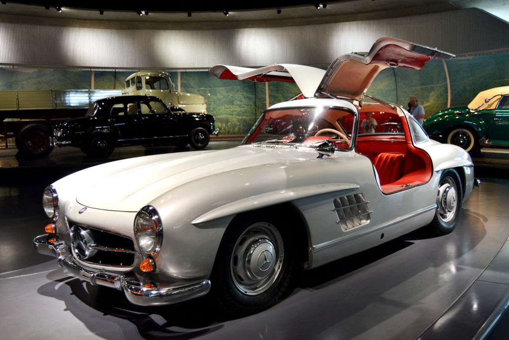 メルセデス・ベンツの光と影。不朽の名車300SLと、悲運のレーシング