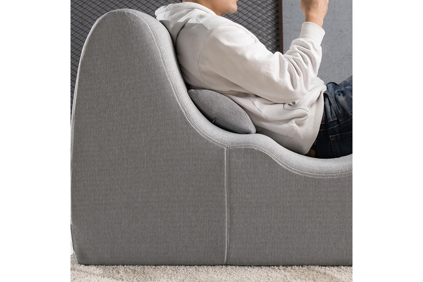 仕事もはかどるひとり掛けソファ『ZINUS Zero Gravity』なら脚伸ばし