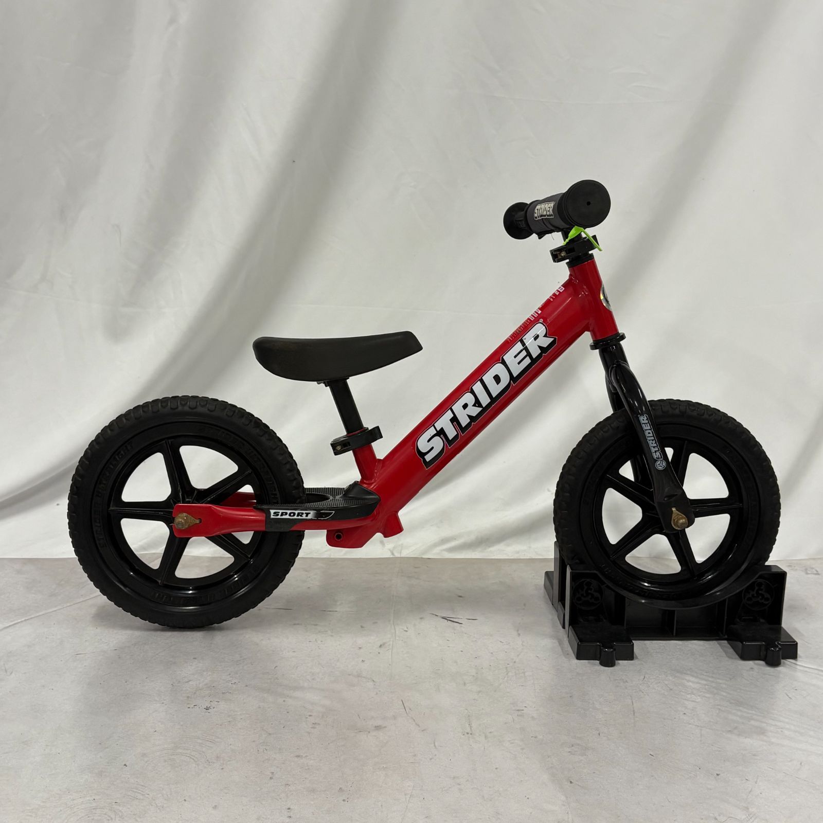 美品ストライダー12インチ レッド 赤色 スポーツモデル 日本正規品