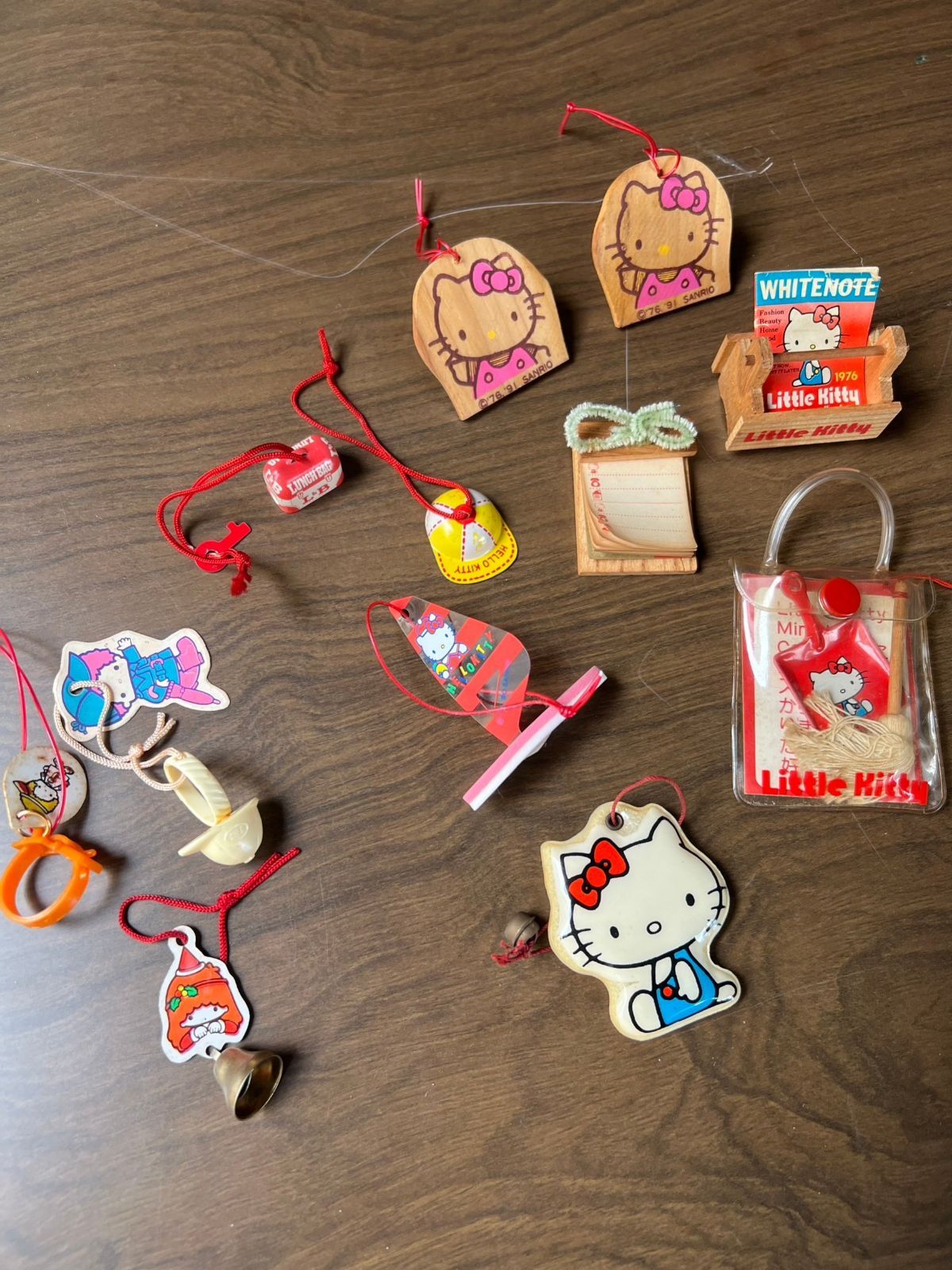 レトロ ハローキティ 子犬のお散歩 ピンバッジ セット キティ サンリオ