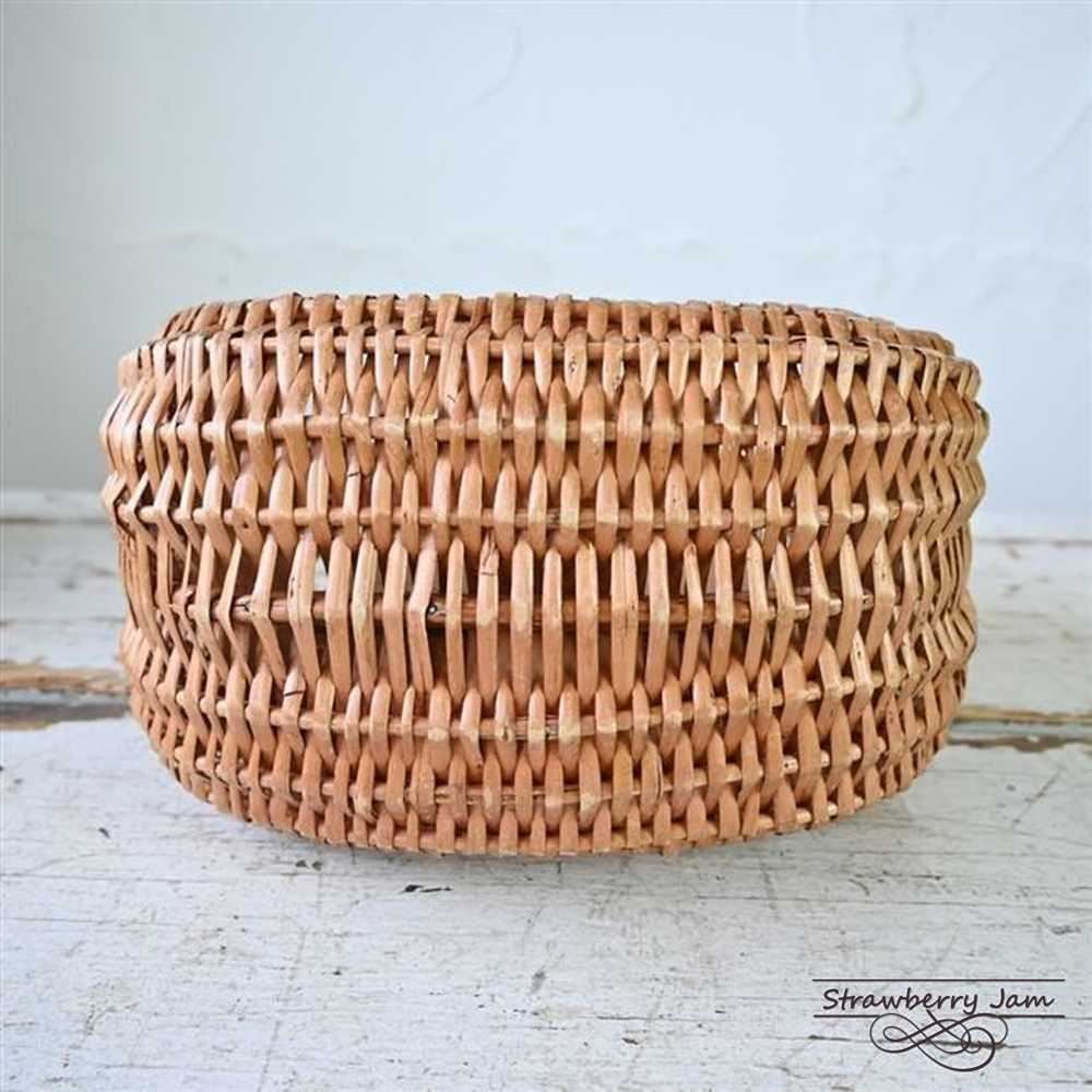 状態良く形の綺麗な古い竹編みの収納かご 状態まずまずで 形