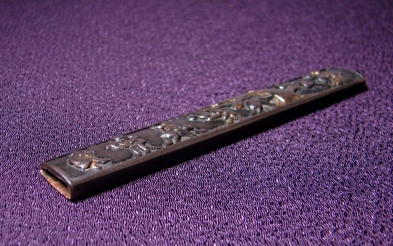 漁人図目貫 銅地彫り金銀色絵 時代金工 拵 鐔 鍔 木箱付き 2573 漁人図