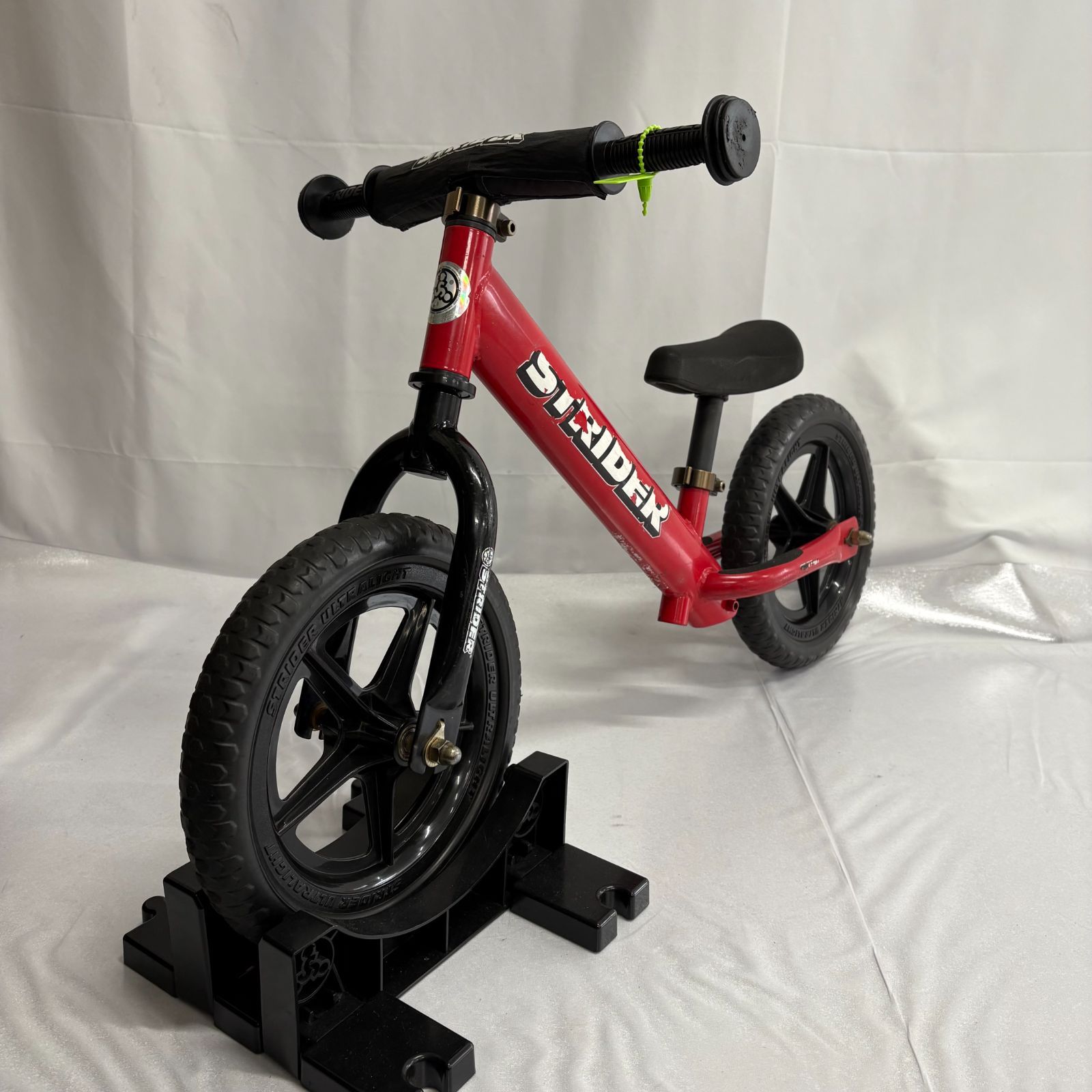 ストライダースポーツ レッド 赤 12インチ Amazon.co.jp: ストライダー