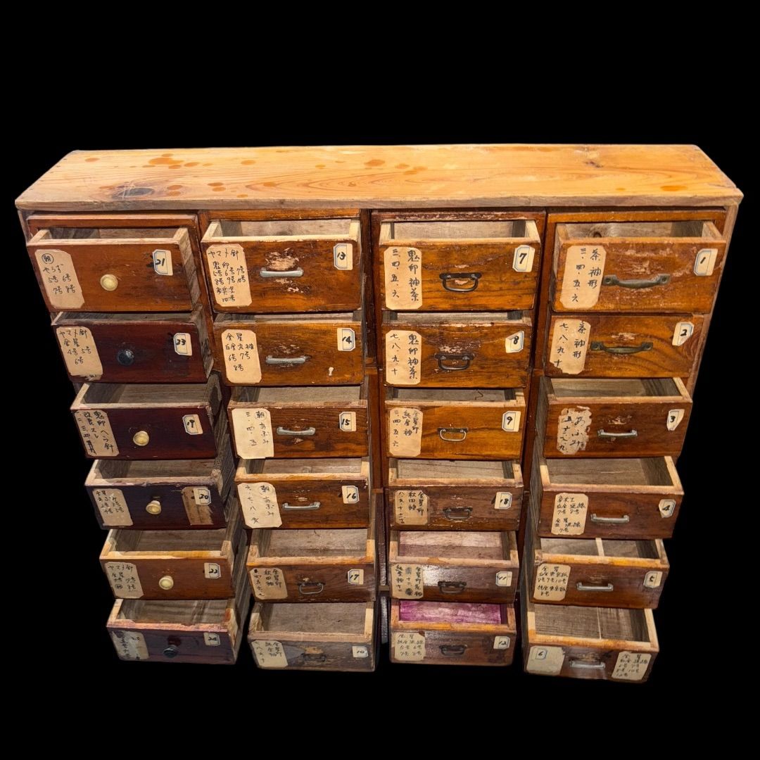 某有名オークション買入 古道具 薬棚 多引き出し 箪笥 当時物 江戸時代