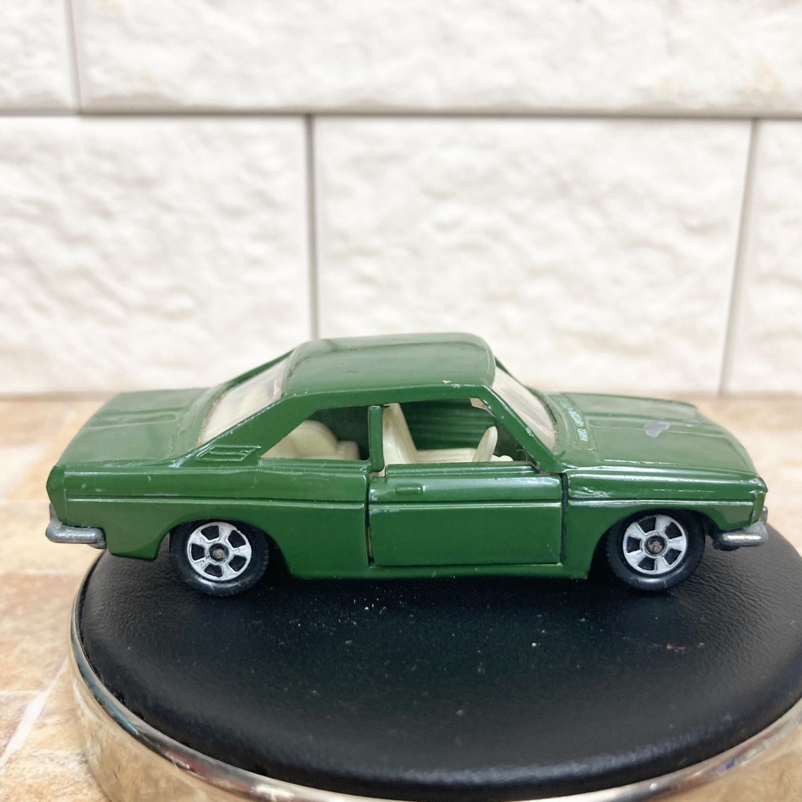 トミカ 日本製 No.1 日産 ニュー ブルーバード SSS C グリーン 緑 黒箱