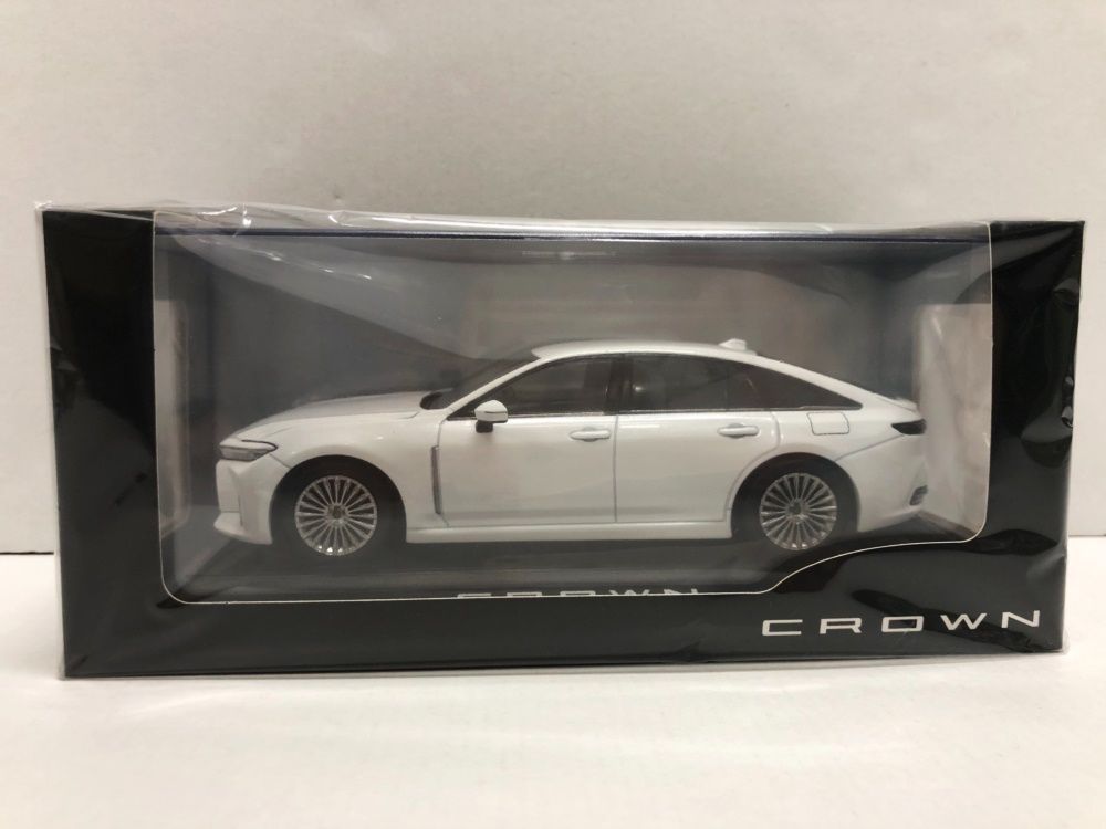 トヨタ クラウン セダン カラーサンプル トヨタ 新型クラウンセダン