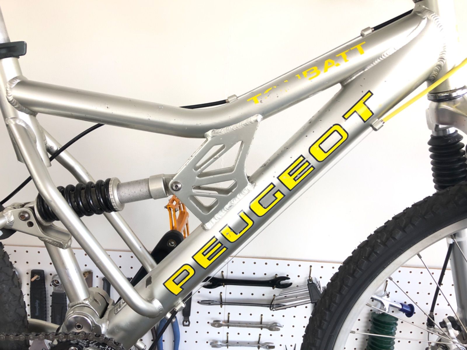 オールドマウンテンバイク プジョーTOMBAT - メルカリ