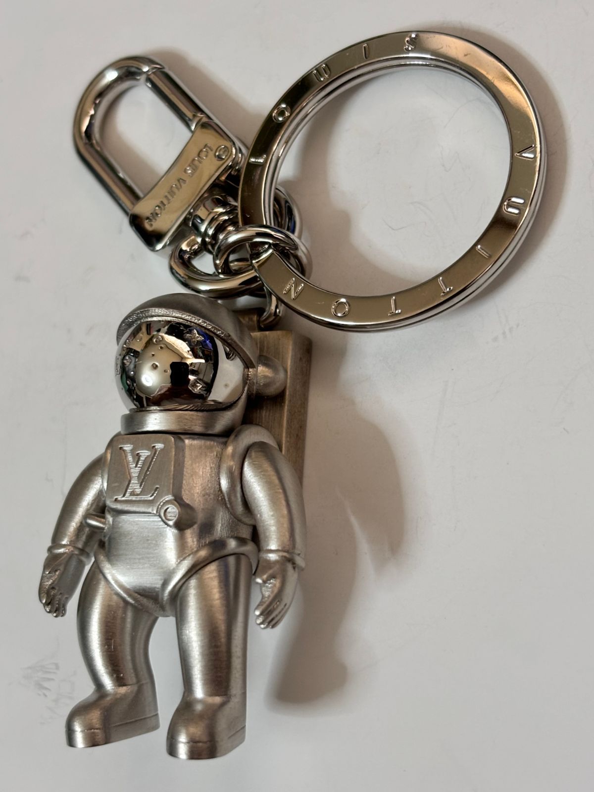 LV 宇宙飛行士 キーホルダー - メルカリ