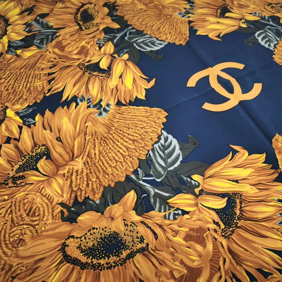 希少 ヴィンテージ 未使用品】CHANEL シャネル ロゴ入り ひまわり柄