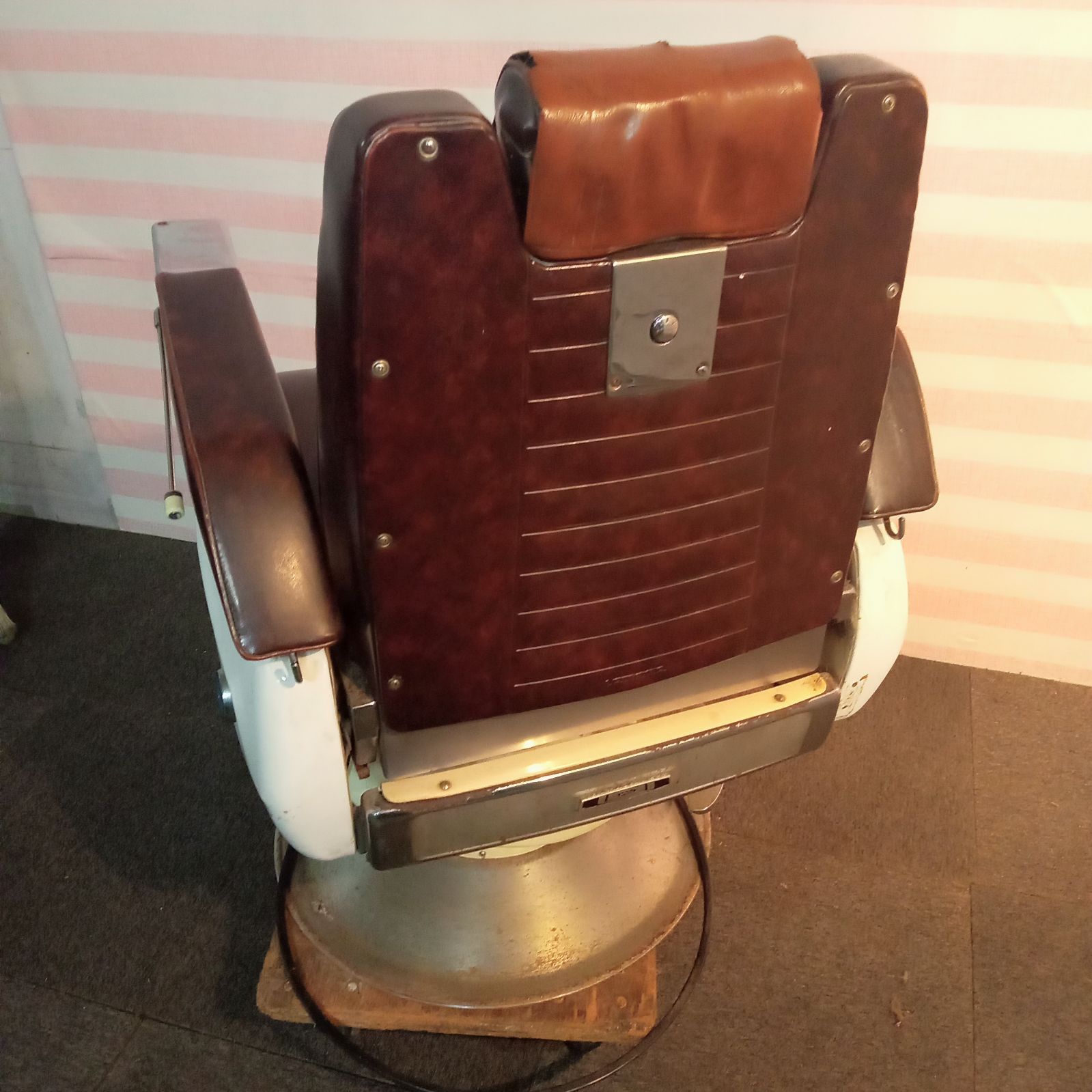 ◯ バーバーチェア 昭和レトロ アンティーク チェア タカラベルモント