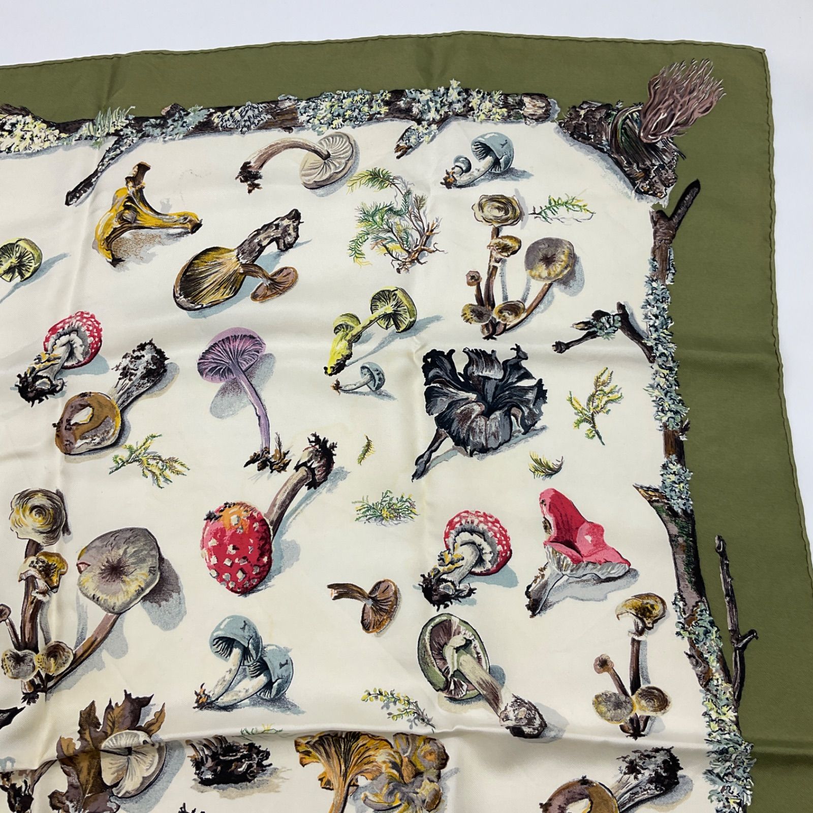 HERMES エルメス カレ90 スカーフ シャンピニオン きのこ グリーン系