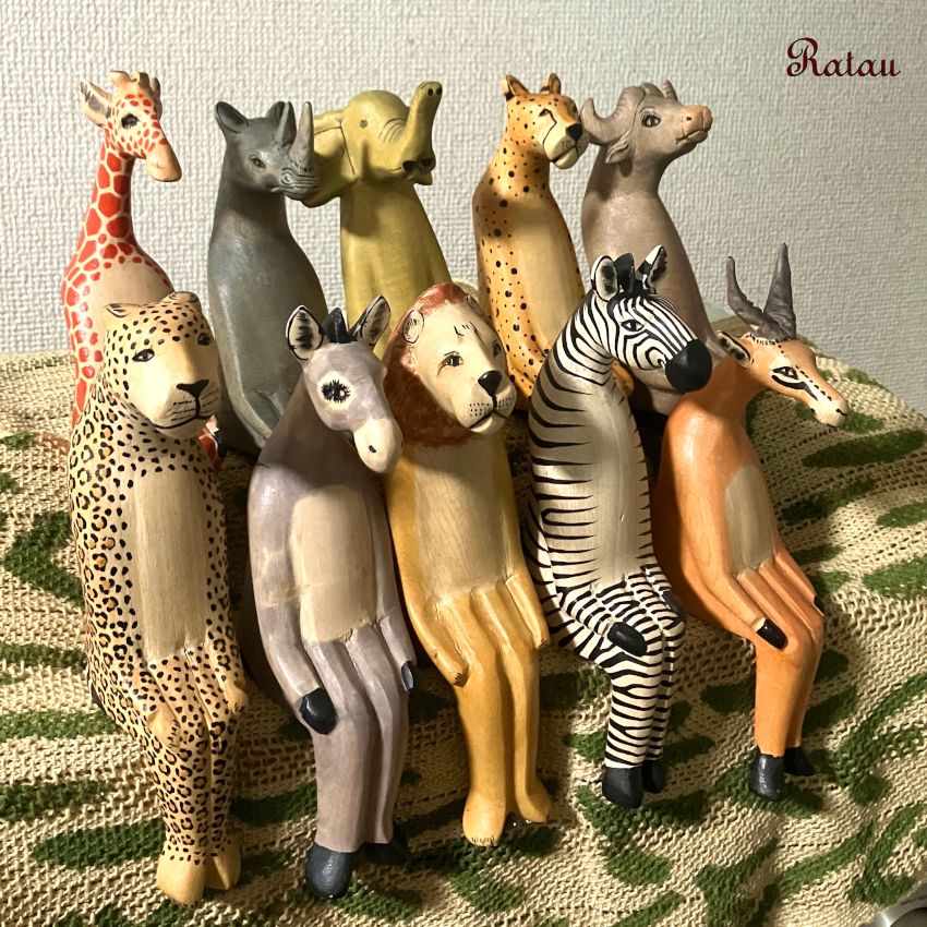 木製動物置物セット（シマウマ, トラ, パンダ, キリン）